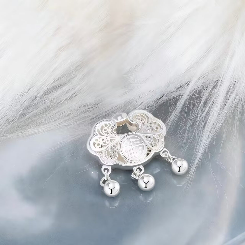 Get two free gifts with the first 100 orders