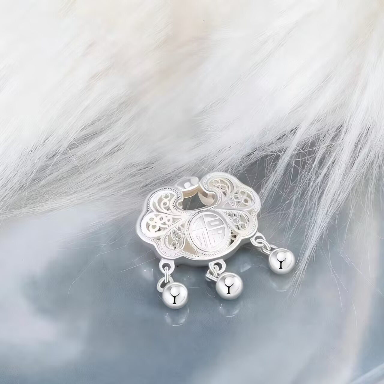 Get two free gifts with the first 100 orders